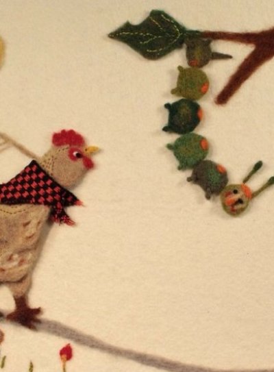 La chenille et la poule